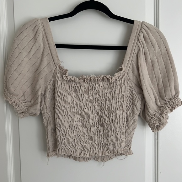 By Together Free People Style Crop with Puff Sleeves Size Large - Picture 2 of 3